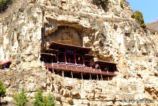 山西宁武石门悬棺：万仞崖龛藏古柩、千年石棺映翠岚