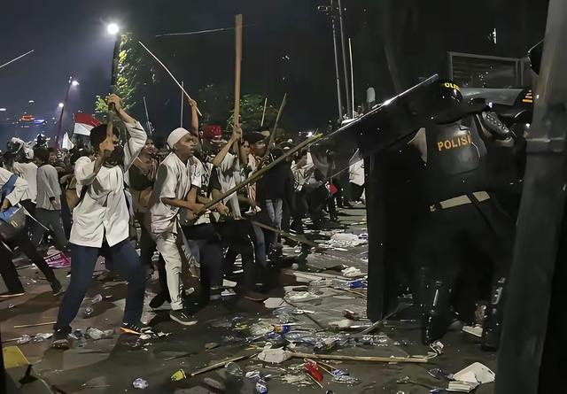 九三阅兵前夕，首个取消出席总统出现，已向中国致歉，美国使坏？