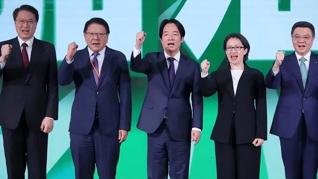 洪秀柱刚观礼完9·3阅兵，岛内支持度大反转，台当局矛头对准新北