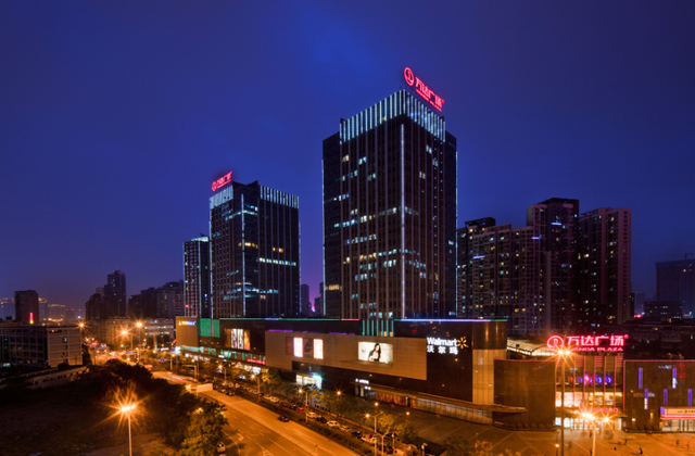 王健林“上岸”王思聪“落水	”，王健林父子陷债务“连环劫”！