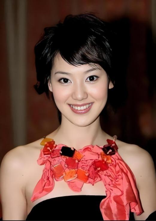 围绕前央视女主持王冠的谣言有多荒唐？