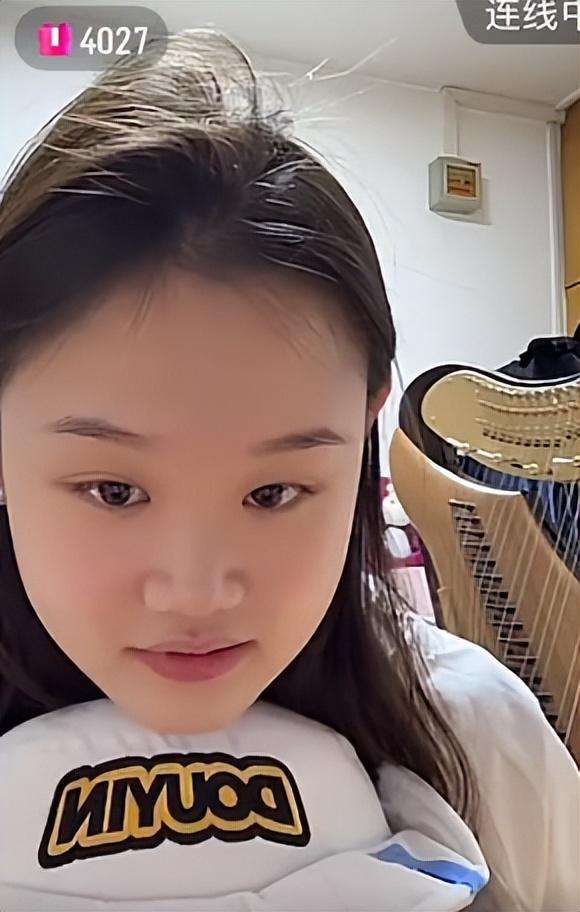 全红婵当榜三大姐力挺，张家齐首场直播却被嘲，退役后路走错了吗