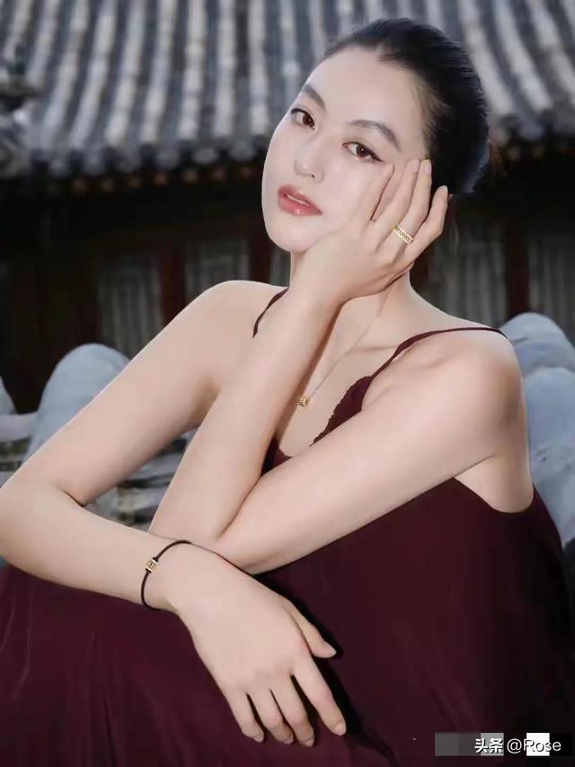 河南洛阳一校花，165cm身高清丽出尘	，貌美如花，倾国倾城