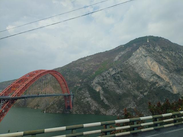 鄂渝行第三天：小红船.瞿塘峡.巫山.神女天路