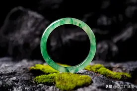 云南独龙玉（一种走水跑色的石英岩质玉）图片