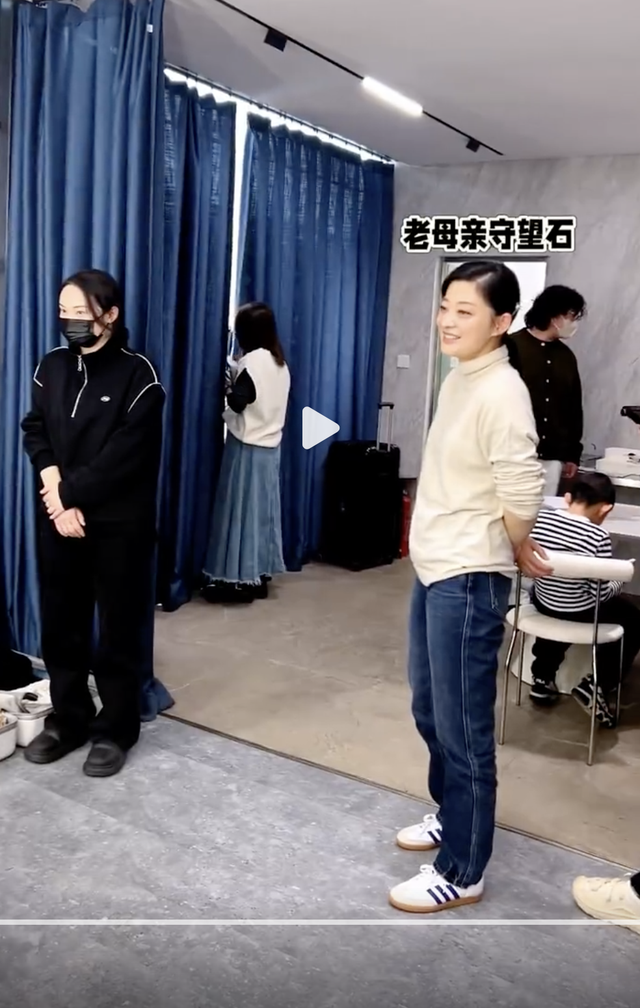 梅婷11岁女儿近照曝光，简直是妈妈翻版，连“卧蚕”都一模一样