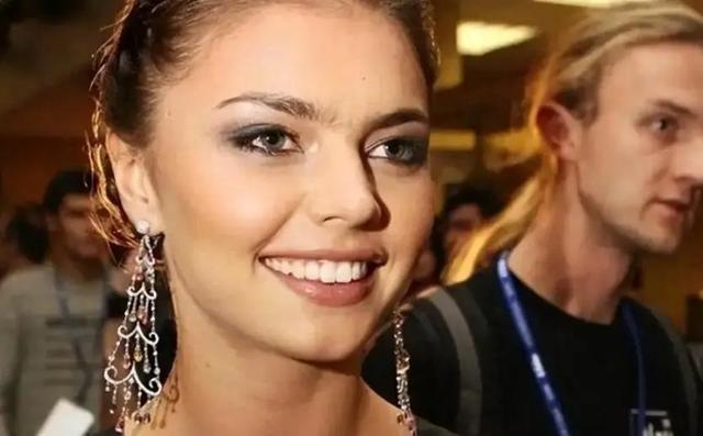 不是普京的附属品	，卡巴耶娃真正的人生，比传闻残酷得多