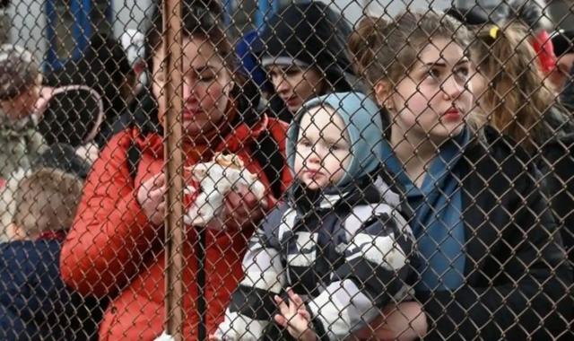 态度突变？西方从热情拥抱到冷脸驱逐！乌克兰难民无处可逃！