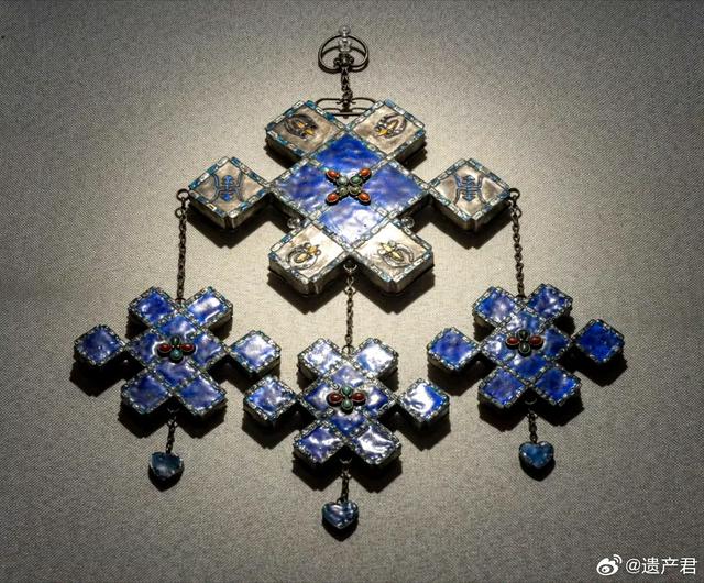 北京民俗博物馆收藏的清代珐琅彩盘肠纹挂饰 ​​​