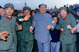 老照片：经典的65式解放军军服，一段让人难忘的芳华岁月图片