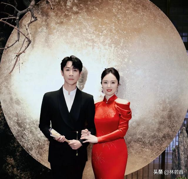 佟丽娅为董璇庆生，晒与董璇张维伊合影，张维伊穿着皮衣帅气十足