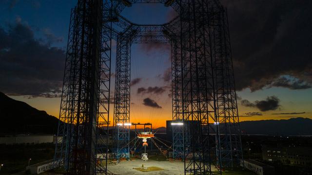 中国载人登月器首次着陆起飞测试成功：向2030年月球迈出关键一步