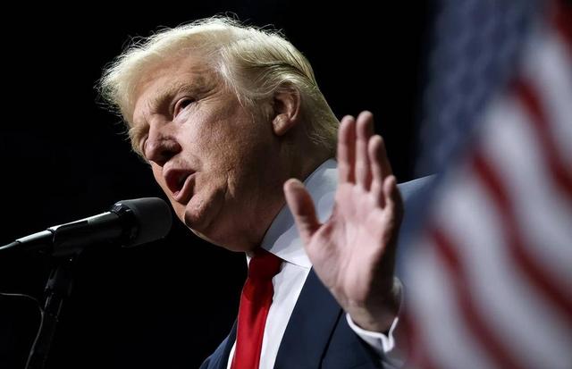 特朗普搅局美联储，一边催降息一边炒人，市场彻底慌了神