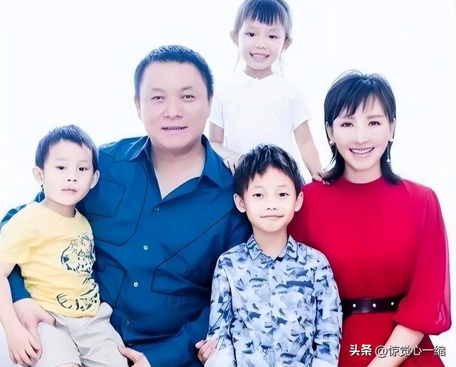 她19岁与导演私奔，在地下室裸婚连生3胎，今被丈夫用7部剧捧红