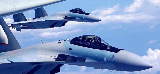 歼-10C 碾压苏-35！金头盔比武三连冠封神，灵活刺客专治重型机！