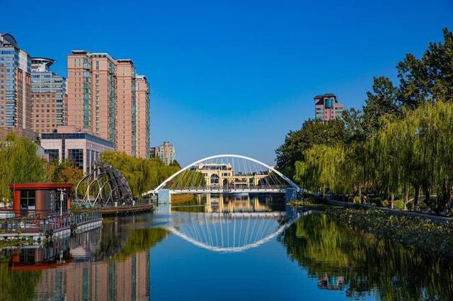 人人嫌弃的臭河，商家都不愿开门，如今却成“国家级”夜间地标