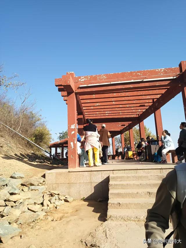 怒征西山公园，立在539.8米的顶峰