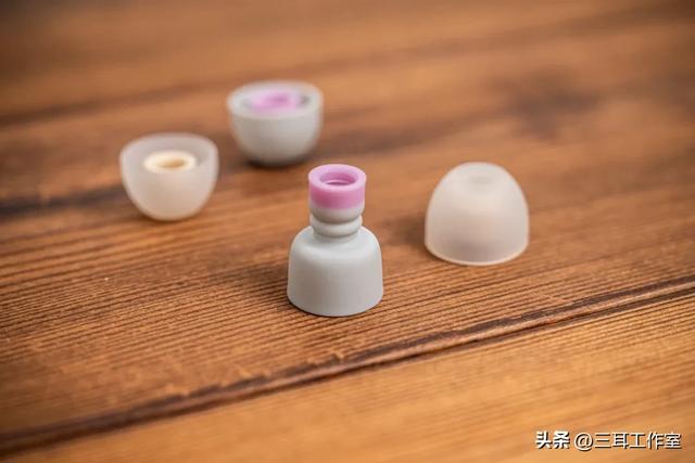 七彩虹 银参考耳塞：值得盲狙的声音、但仍建议听半小时再说