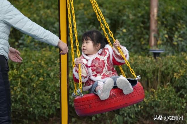 乐山春溪体育公园地面部分开放 市民打卡乐享全龄休闲