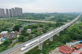 贵南高铁基本实现动车“公交化”开行图片