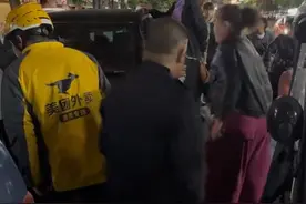 男孩蹦坏车盖求放过后续： 无辜受害者接连发声，警方介入车主回应图片