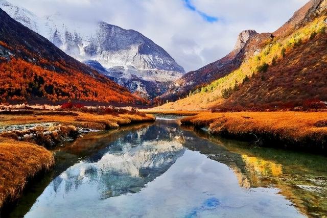 直接封神！你永远可以相信稻城亚丁的秋天