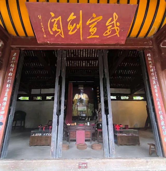 阆中古城里的张飞庙