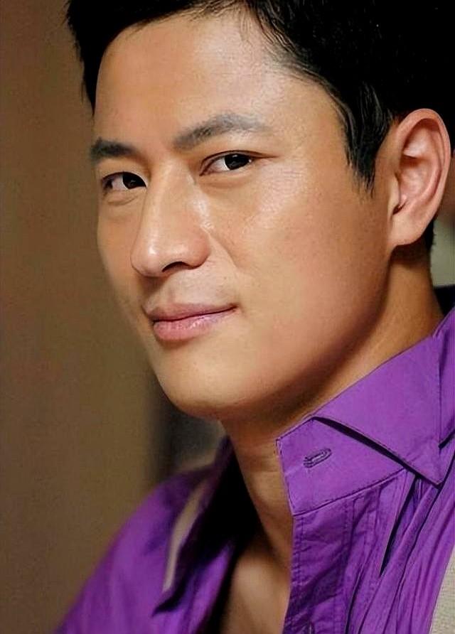 演了83部戏都没红，颜值不输靳东演技不输张译，如今47岁还在拍戏