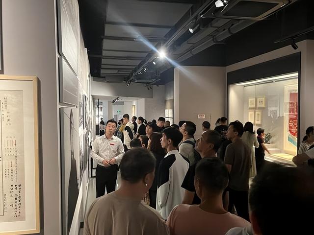 国庆我在岗｜周恩来纪念地“最美守护者”绘就假日风景线