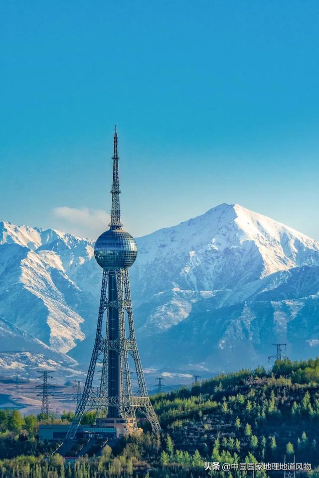 西北避暑第一城，挤满了哪儿凉快哪待着的年轻人