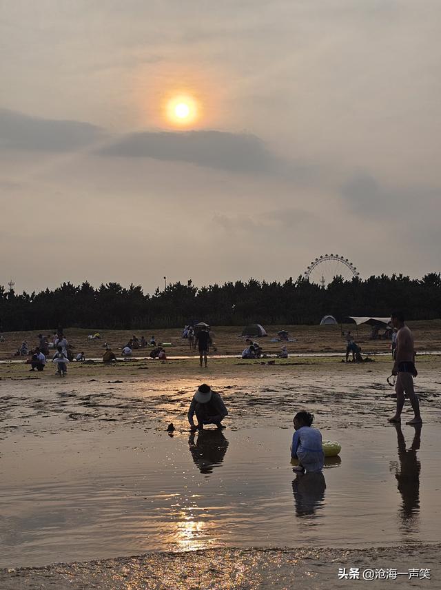 大海的魅力，有夕阳西下，有浪声阵阵，有欢笑追逐，有涛声滚滚