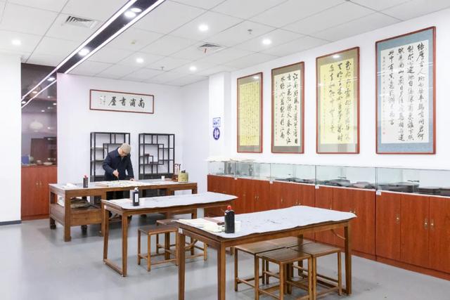 醴陵市图书馆里除了看书和学习，还可以……