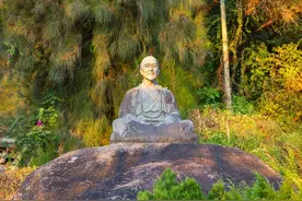 人过四十，才明白最高级的活法，不是让别人开心，让家人安心，而是要摆脱这两件事，越早越好图片