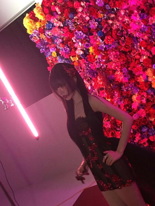 宋雨琦 内娱顶级身材，胸腰比太逆天，抹胸造型性感妖娆太火辣！