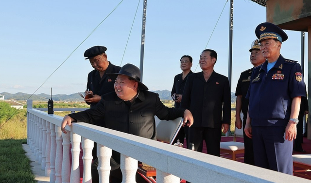 金正恩亲临督导！朝鲜新型无人机试验，军力展示再升级