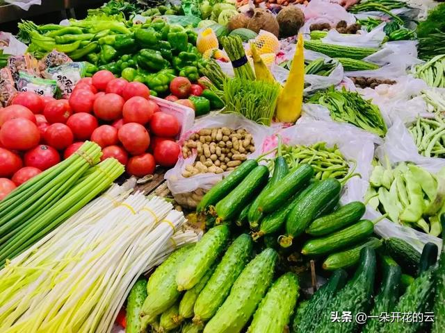 成都“最高级买手店”藏在立交桥下：银杏叶是顶棚，生活是爆款