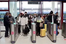 阿勒泰市旅游热度不减 全国游客纷至沓来图片