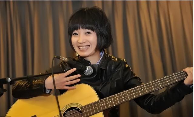 她连上5次春晚，私下却和恩师同居怀孕被骗流产，今57岁依然单身