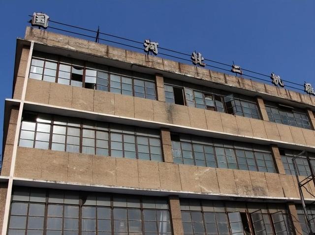 河北废弃的军工厂，各类火箭弹为国立威，现已成片片废墟