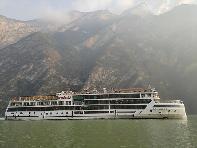 鄂渝行第三天：小红船.瞿塘峡.巫山.神女天路