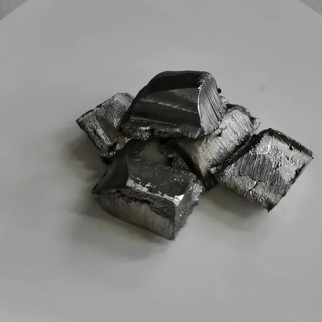 中国发现了特牛的战略资源矿，它的化学符号就叫Nb