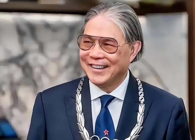 李嘉诚也没想到，80岁担任全运会火炬手的霍震霆	，给自己上了一课