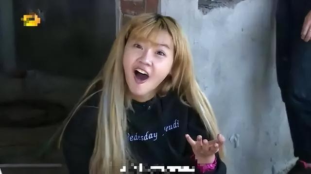 四婚三离、未婚先孕，手撕亲妈，整容33次，26岁的她咋疯成这样?