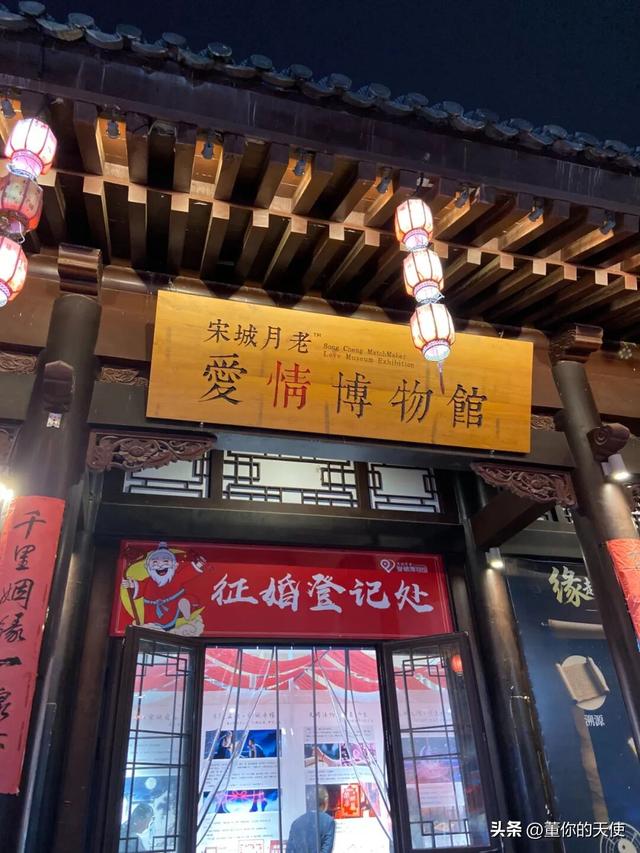 人潮拥挤！夜游一次商丘古城之后，真的想说，这是要火啊！