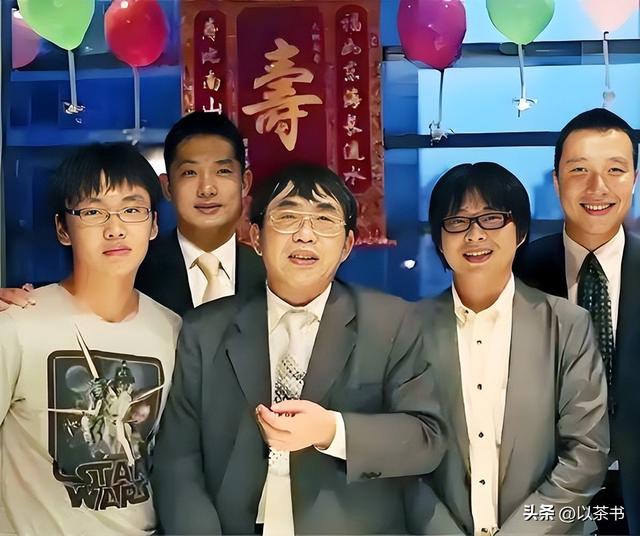 原来她们是聂卫平妻子，第一任棋手，第二任王刚妹妹 第三任最特别