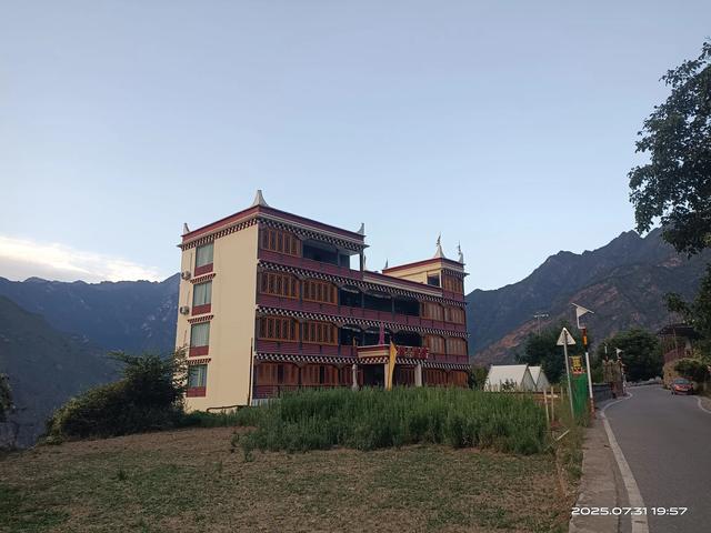 游四姑娘山，再到中路藏族