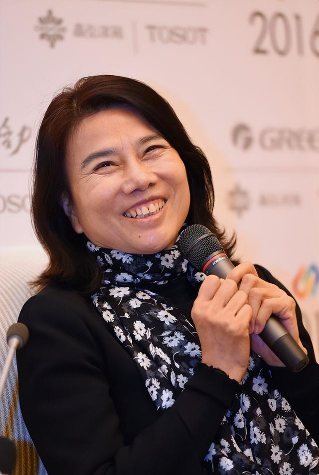 雷军没想到，十亿赌约12年后，董明珠一个举动再令所有人刮目相看