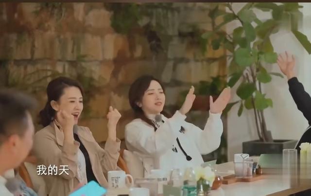 事实证明，54岁“丁克”了半辈子的康辉，早已走上了另一条大道