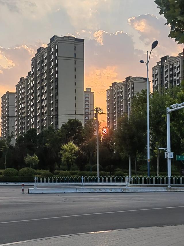 惊了!天热别瞎跑避暑地,在家吹空调才是真香