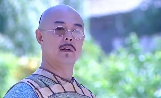 乾隆出一上联：坐北朝南吃西瓜，皮往东放！为何纪晓岚却不敢对？